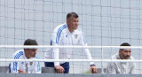 Jorge Almirón y una gran dificultad para armar el once titular. Foto: Twitter @BocaJrsOficial. 