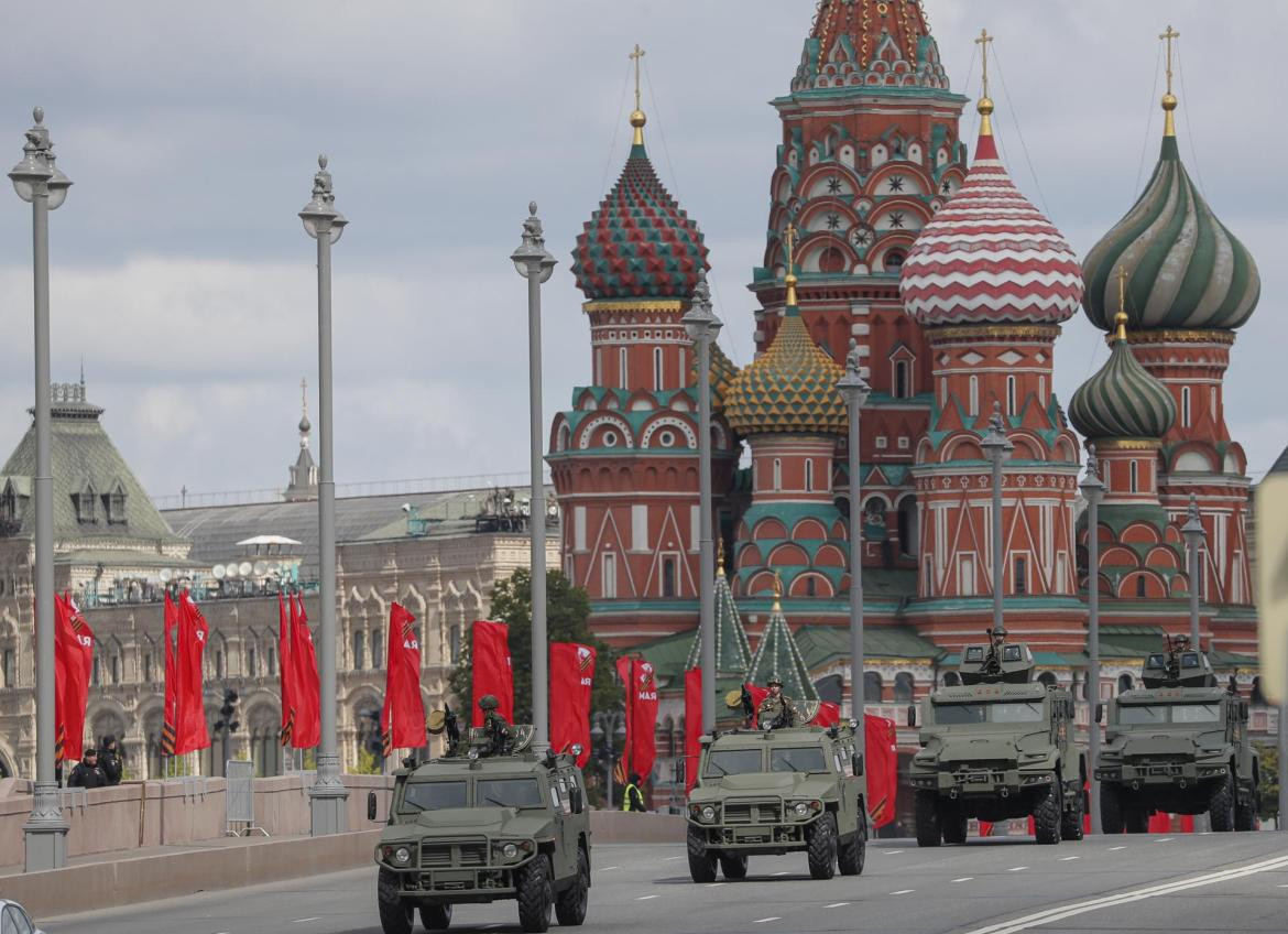 Ensayo de militares rusos para el Día de la Victoria. Foto: EFE.