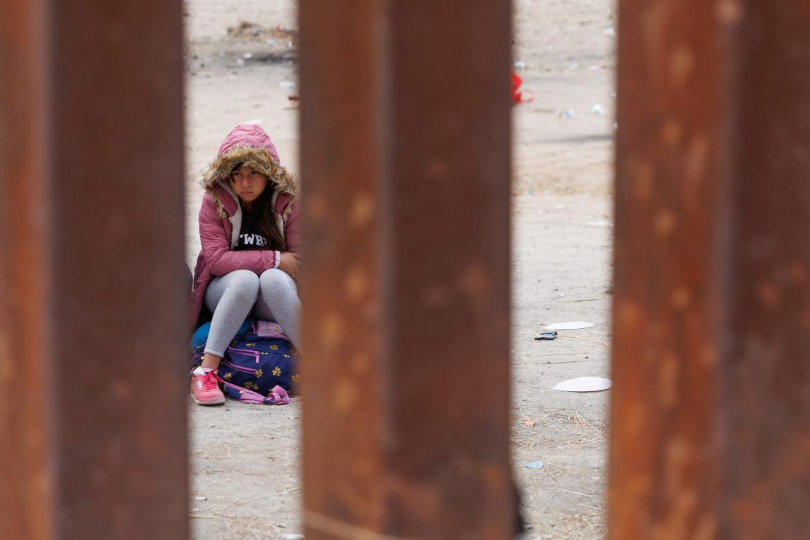 Migrante mexicana en la frontera de USA. Créditos: REUTERS