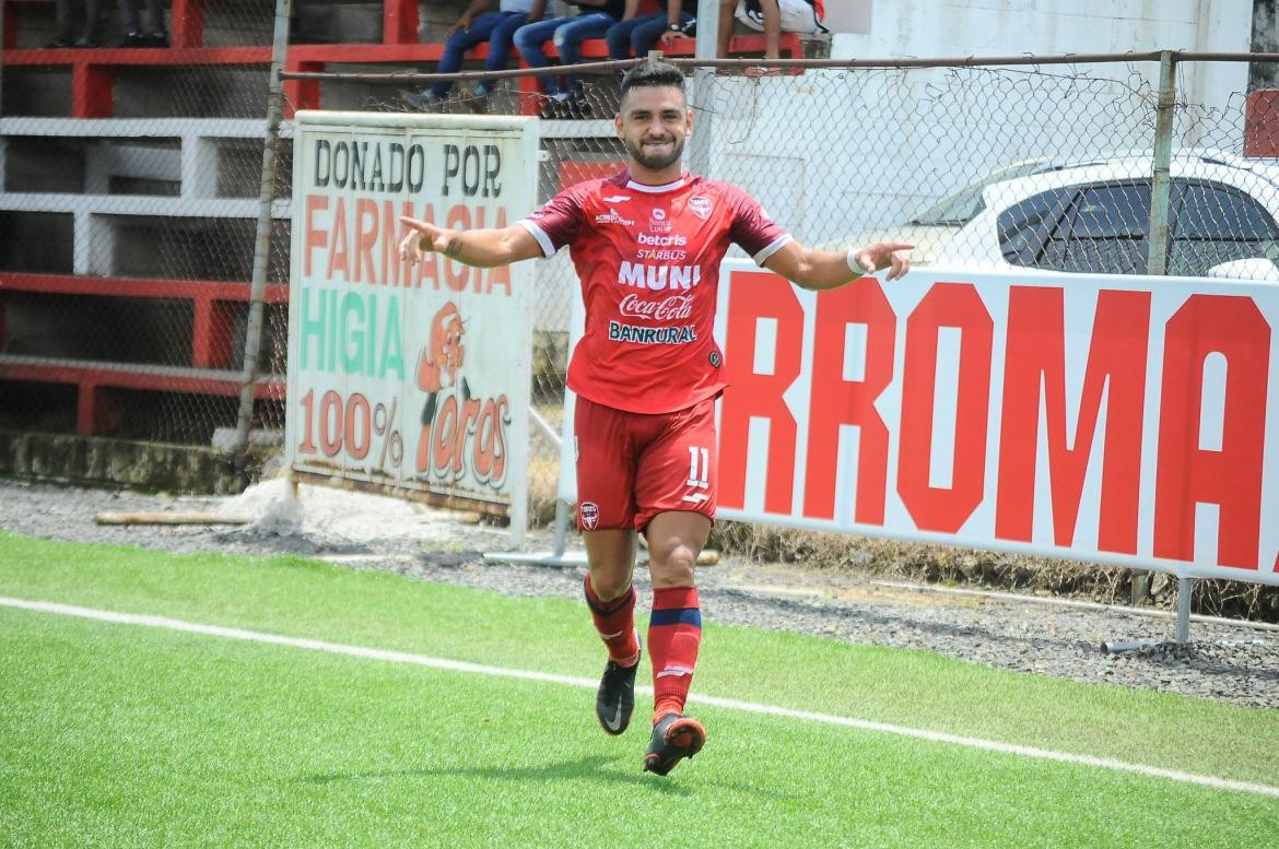 Matías Rotondi en Municipal de Guatemala.