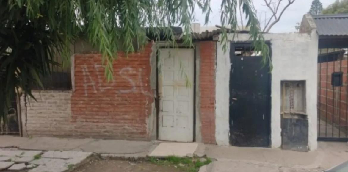 La casa en la que ocurrió el secuestro y el abuso de la adolescente de 14 años. Foto: DDI La Plata.