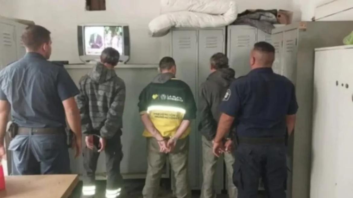 Los detenidos y acusados de haber abusado y secuestrado de una adolescente de 14 años. Foto: DDI La Plata.