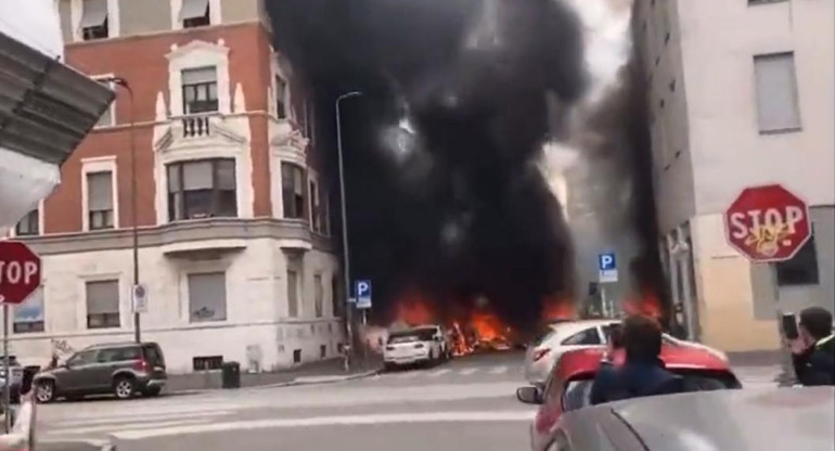 Impactante incendio en Milán, Italia. Video: Twitter.