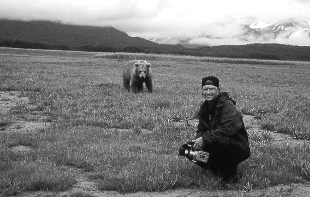 Timothy Treadwell y un oso grizzly. Foto: Archivo.