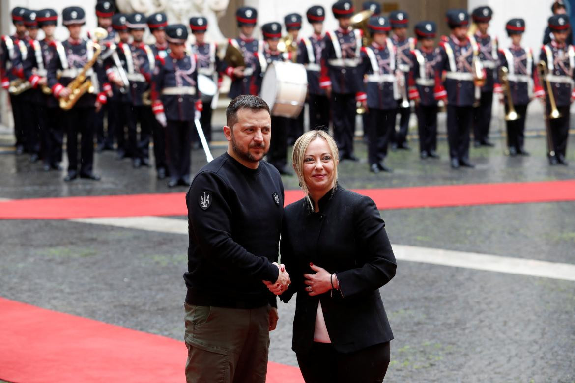 Volodimir Zelenski junto a Giorgia Meloni. Foto: Reuters.