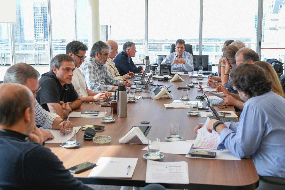 Sergio Massa, reunión con equipo económico. Foto: Ministerio de Economía