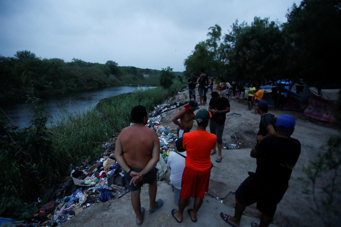 Migrantes varados. Foto: Reuters.