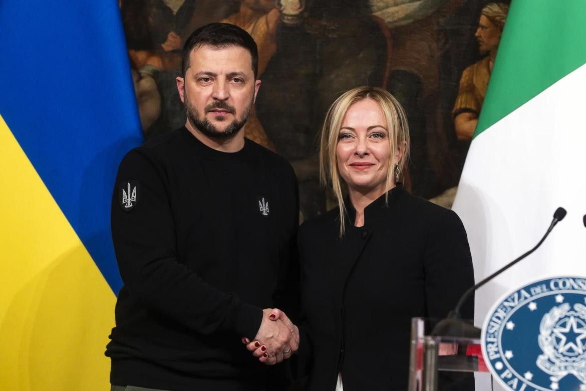 Zelenskiy, con Georgia Meloni. Foto: EFE