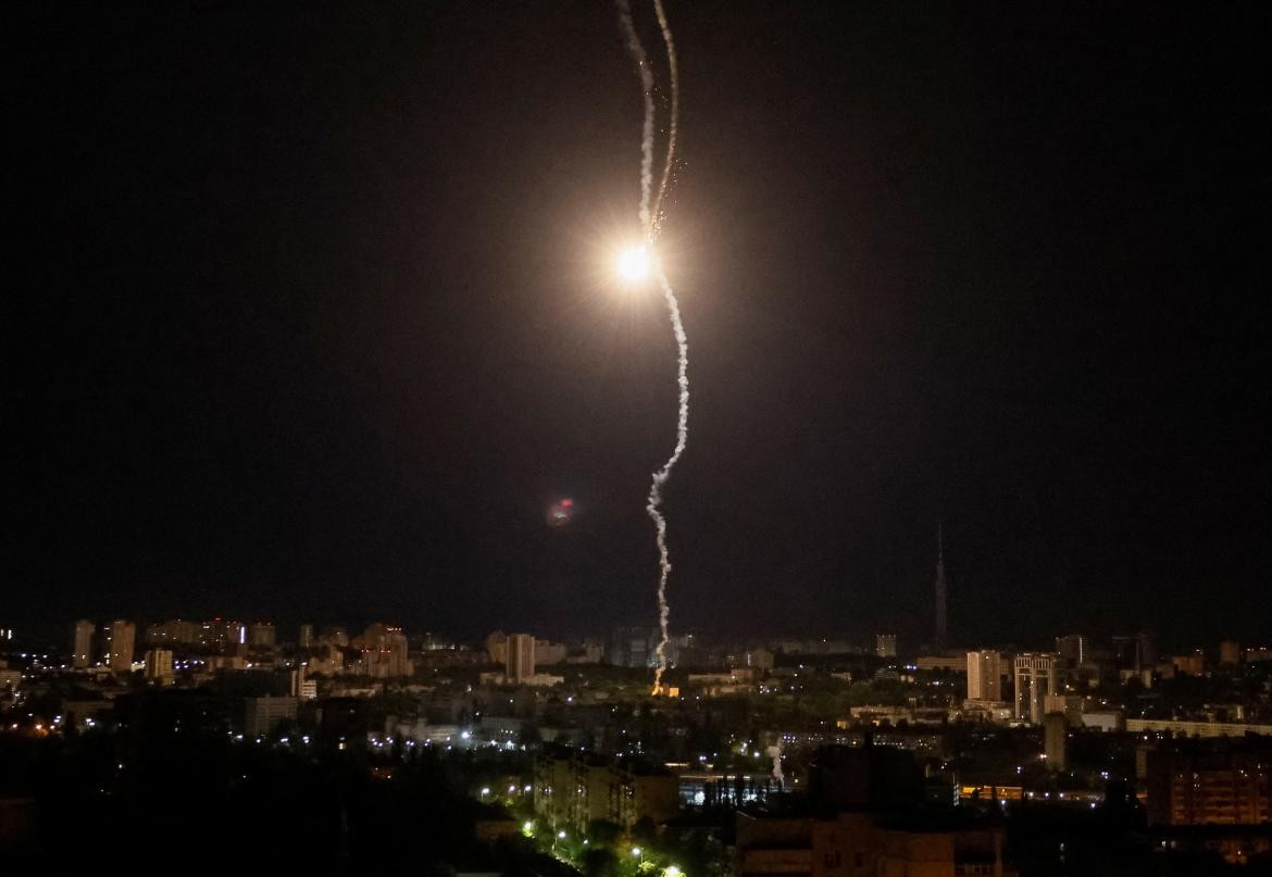 Misil estallando en Kiev. Foto: Reuters.