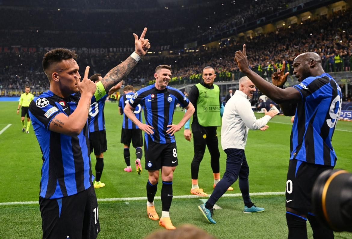 Festejo de Lautaro Martínez para Inter ante Milan por Champions League. Foto: REUTERS.