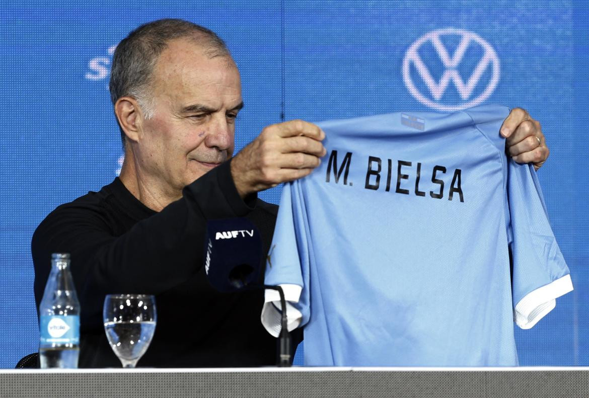 Marcelo Bielsa DT; Selección de Uruguay. Foto: Reuters.