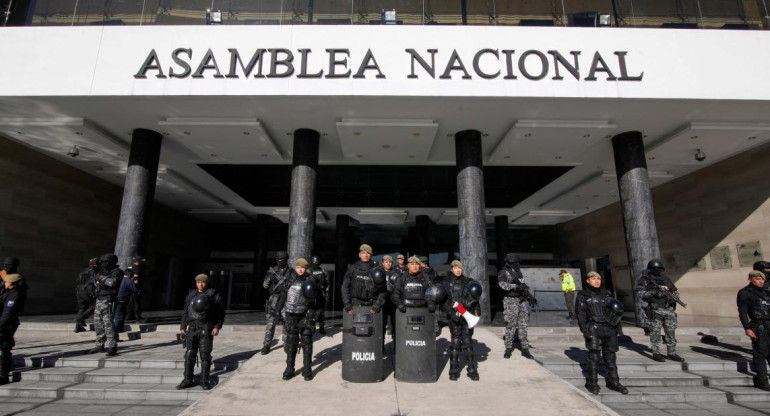 Ecuador, cierre de la Asamblea Nacional, crisis, Reuters