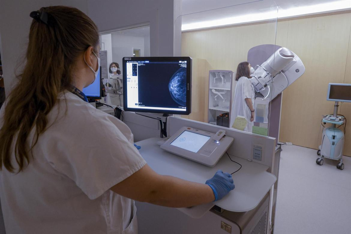 Estudios médicos, salud. Foto: EFE