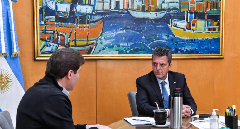 Sergio Massa y Gustavo Melella. Foto: Ministerio de Economía
