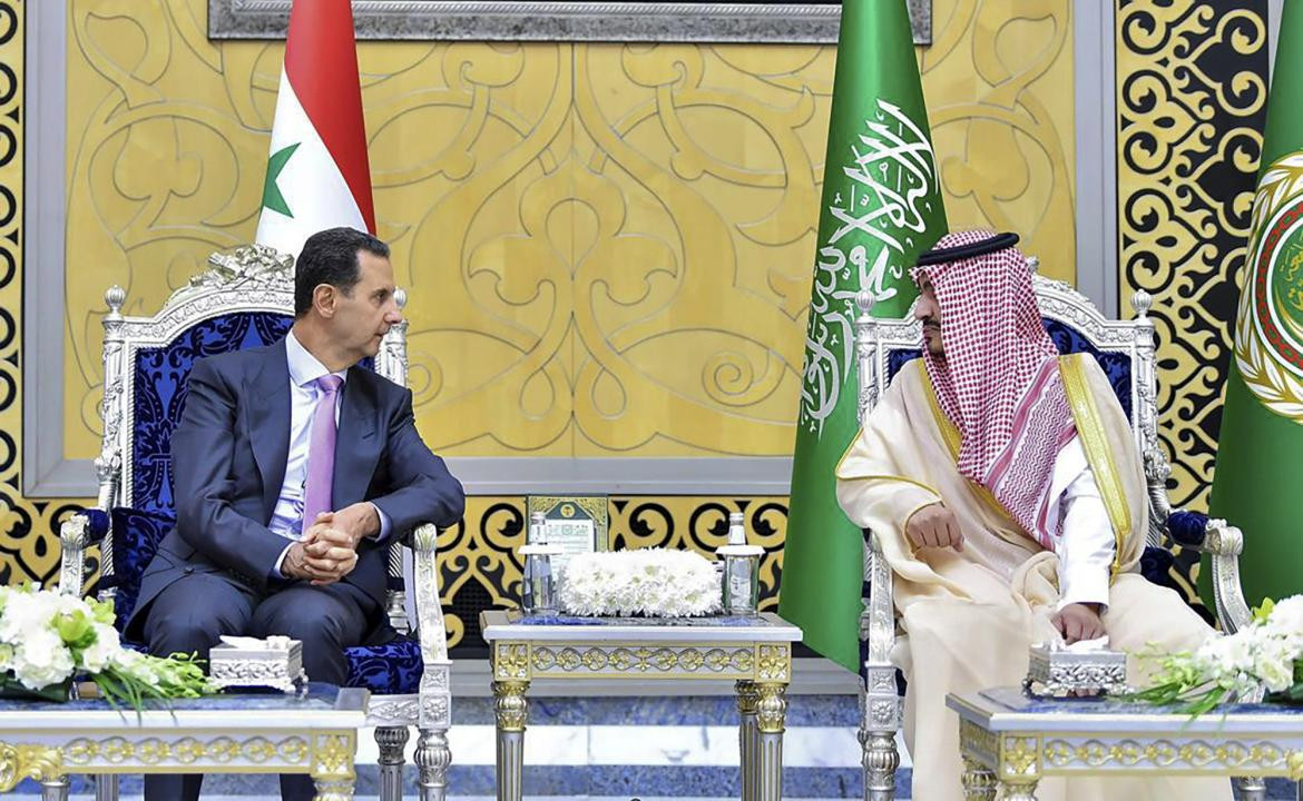 El príncipe heredero saudí, Mohammed bin Salman recibió al presidente sirio, Bashar al-Assad. Foto: EFE.