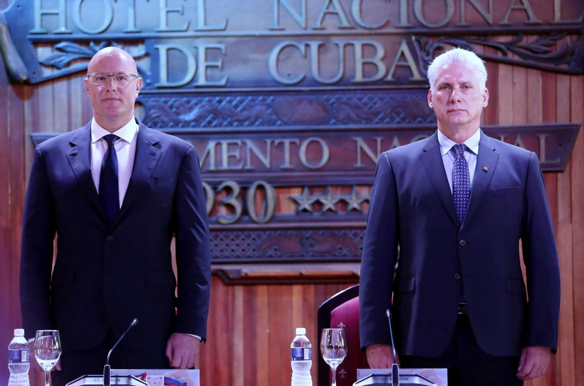 Presidente de Cuba Miguel Diaz-Canel y el vicepresidente de Rusia Dmitri Chernyshenko en Foro Económico Empresarial . Foto Efe