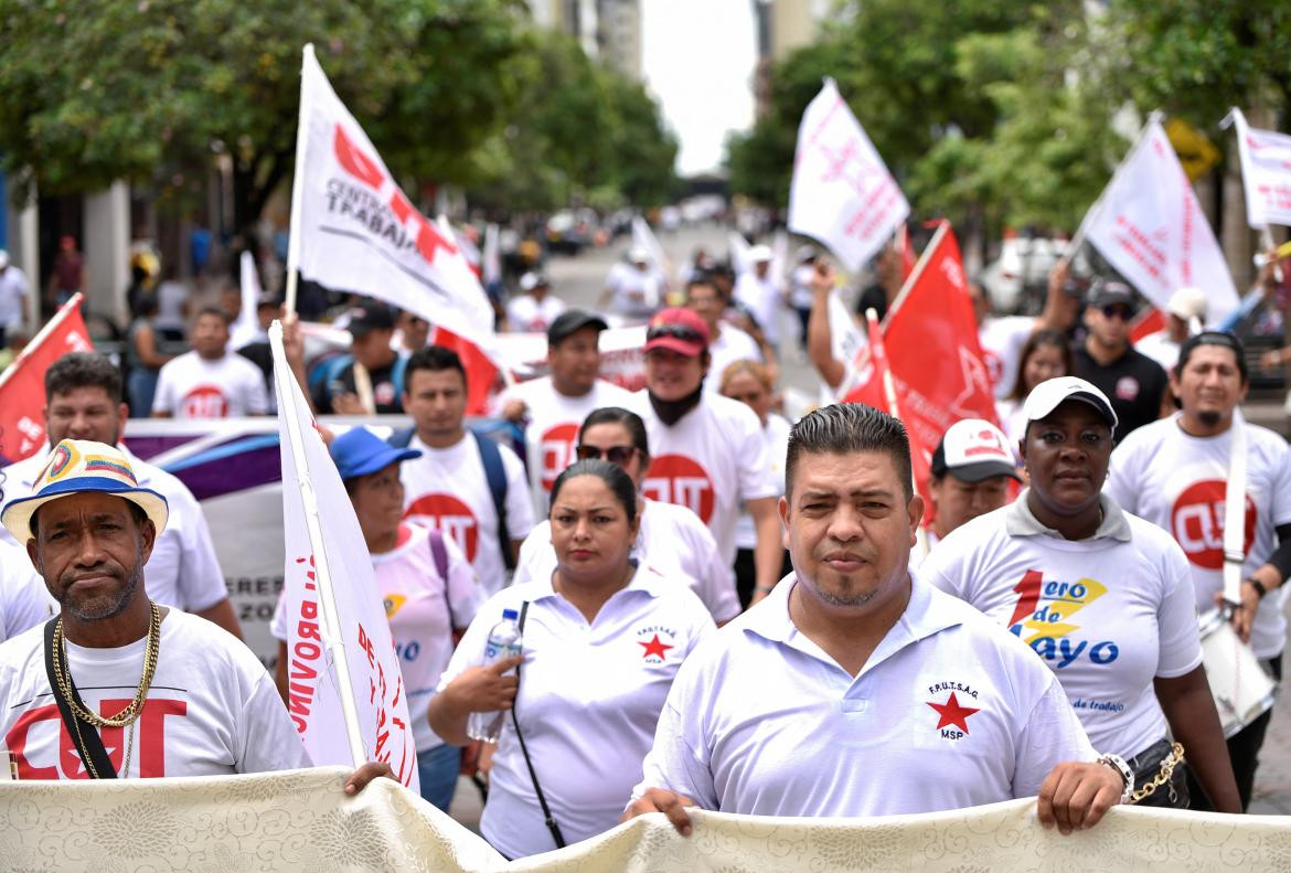 Trabajadores y sindicatos en Ecuador. Foto: Reuters.