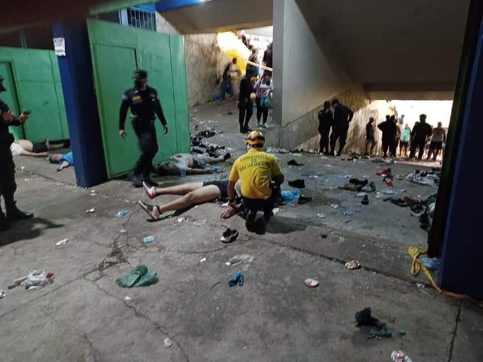 Tragedia en El Salvador: 12 muertos por una estampida en un estadio. Foto: Twitter.