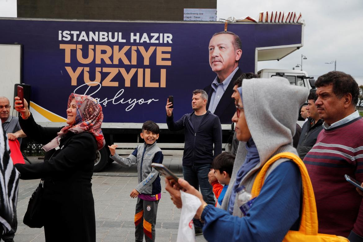 Elecciones en Turquía, manifestantes en las calles. Foto: Reuters.