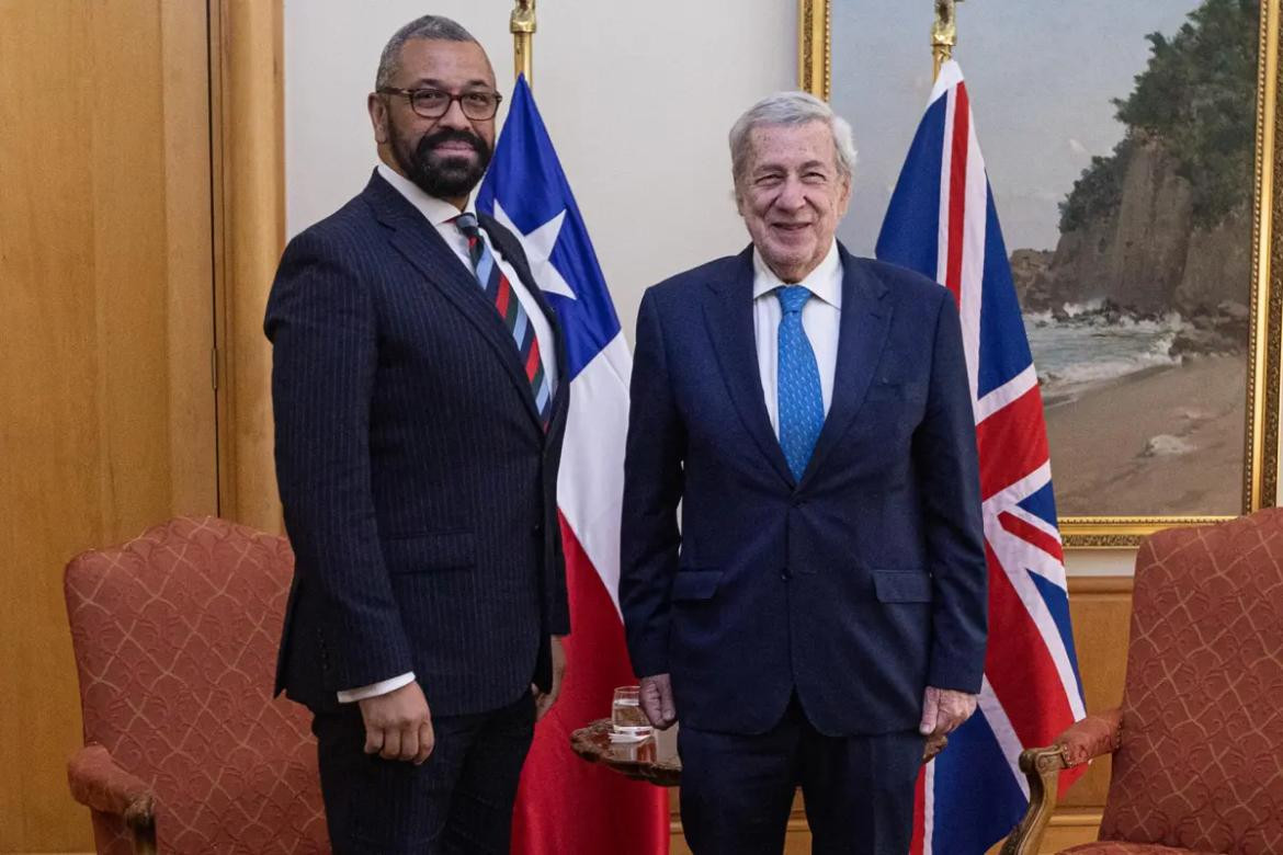 Canciller británico, James Cleverly. Foto: Reuters