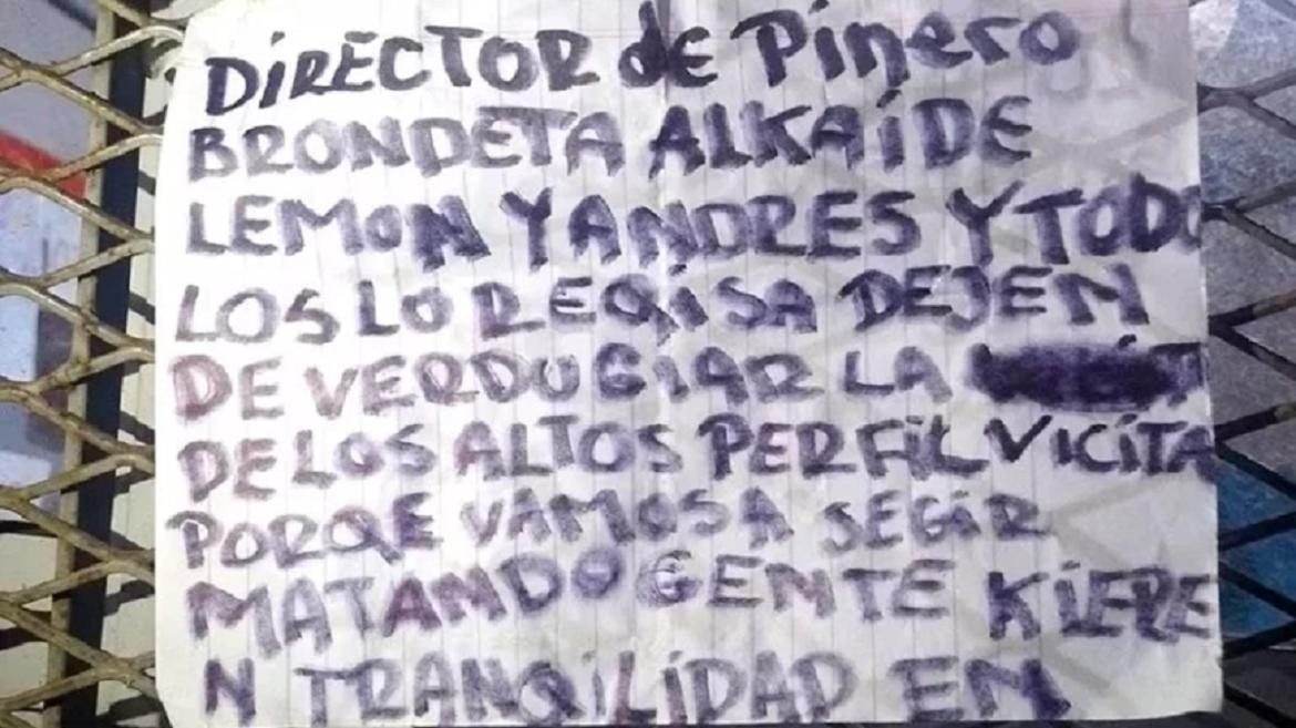Mensaje amenazante en un colegio de Rosario. Foto: NA.