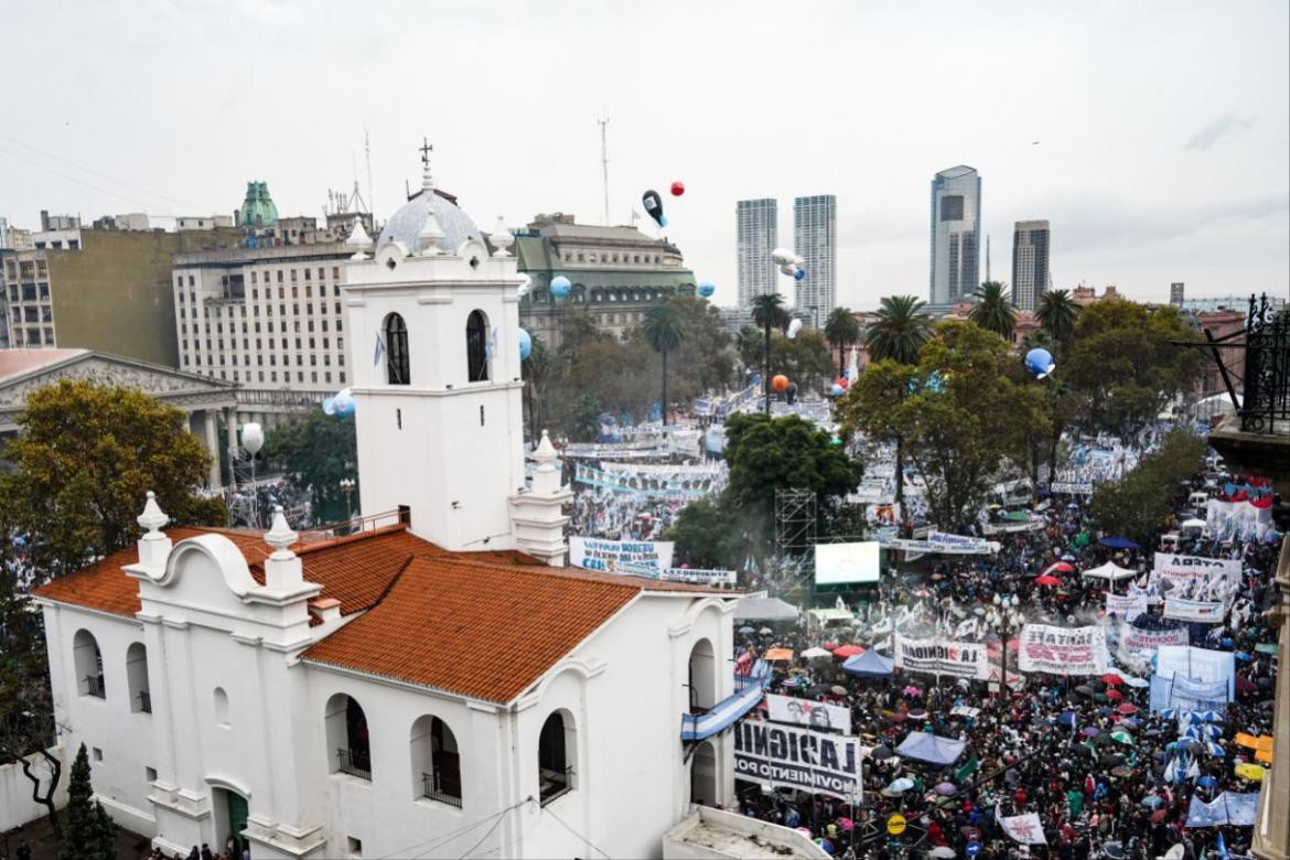 Una multitud espera por Cristina Fernández de Kirchner en Plaza de Mayo: Foto: Prensa.