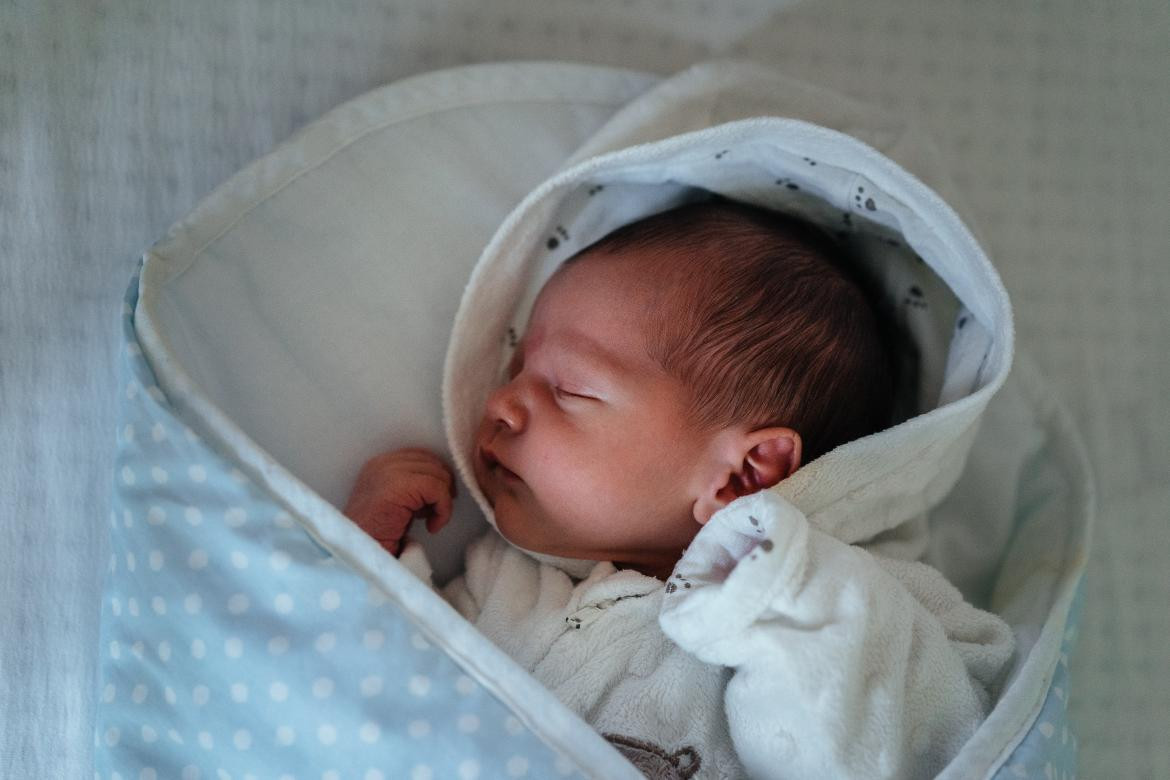 Bebé durmiendo 1; síndrome de muerte súbita del lactante. Foto: Unsplash.