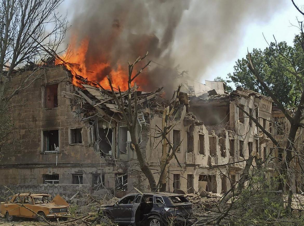 Rusia atacó una clínica en Dnipro, Ucrania. Foto: EFE.
