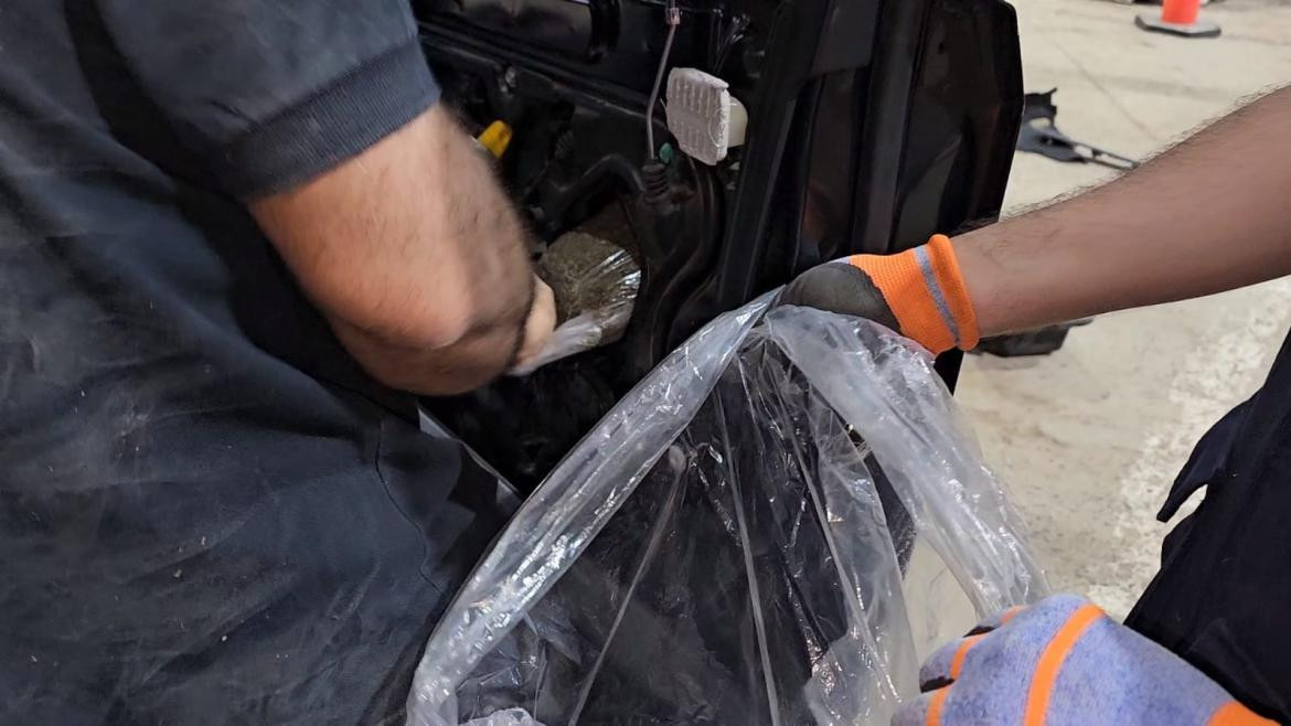 Aduana descubrió un cargamento de 20kg de droga en un auto. Foto: Aduana. 