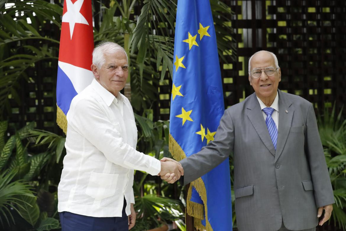 Josep Borrell junto al presidente cubano Miguel Díaz-Canel. Foto: EFE.