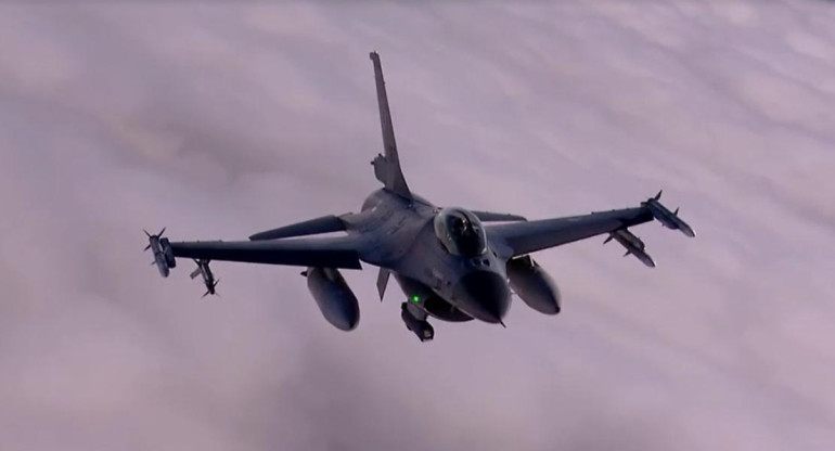 Avión F16. Foto: captura de video Reuters.