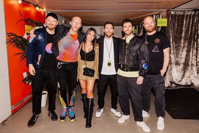 El encuentro de los Messi con Coldplay después del show. Foto: Instagram.