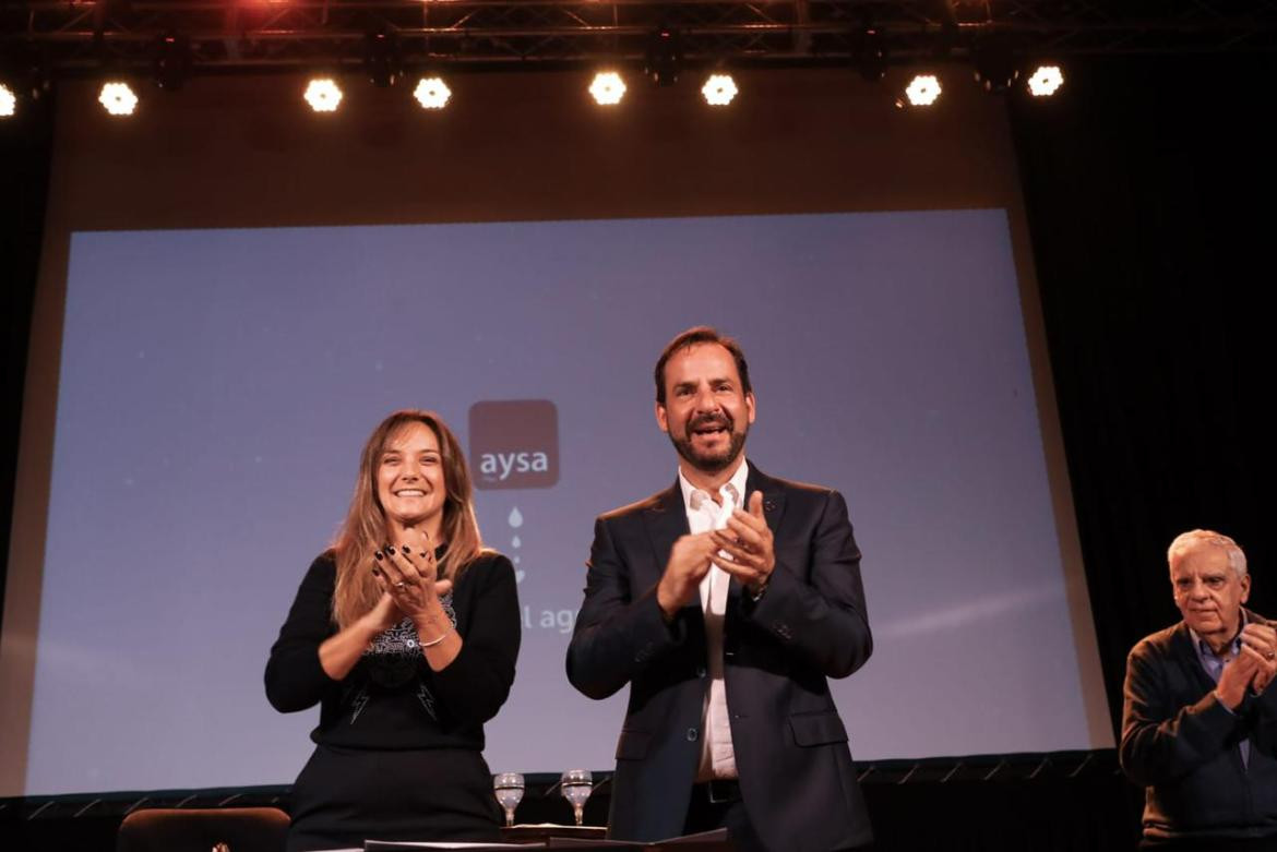 Malena Galmarini junto a Ariel Sujarchuk y José Luis Lingeri, anunciaron la construcción de la nueva Planta Depuradora Escobar