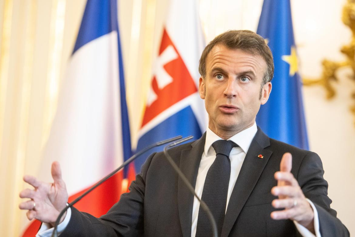 El presidente francés, Emmanuel Macron, asistió a una conferencia de prensa después de su reunión con la presidente de Eslovaquia, Zuzana Caputova. Fuente: EFE.