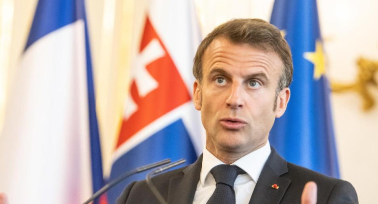 El presidente francés, Emmanuel Macron, asistió a una conferencia de prensa después de su reunión con la presidente de Eslovaquia, Zuzana Caputova. Fuente: EFE.