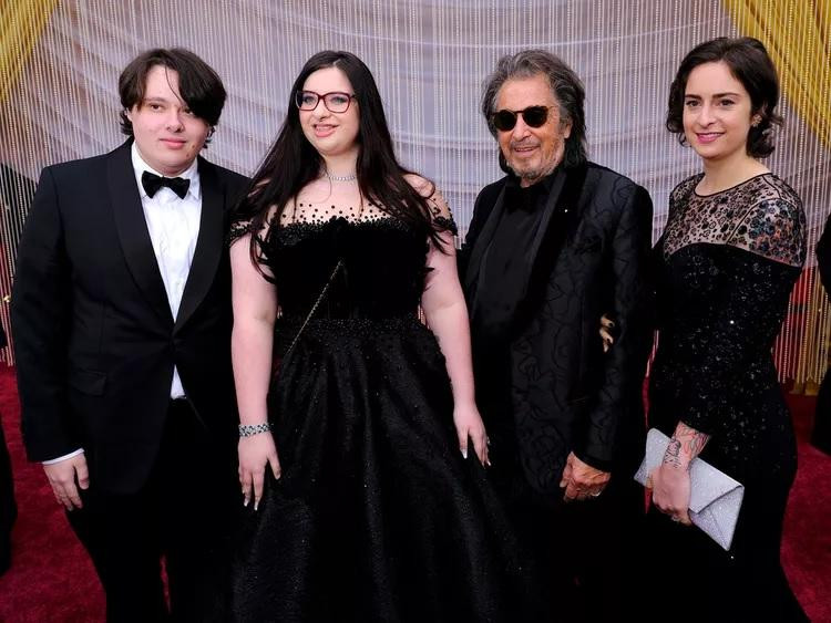 Al Pacino junto a sus hijos Julie Marie y los gemelos Anton James y Olivia Rose. Foto: Redes.