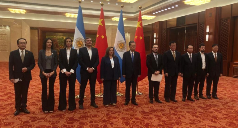 Máximo Kirchner participó de la reunión con el presidente de la Asamblea Popular Nacional China. Foto: Prensa.