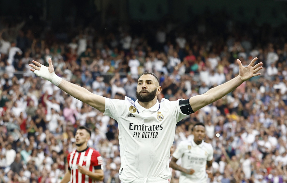 El festejo de Karim Benzema en su despedida. Foto: Reuters.