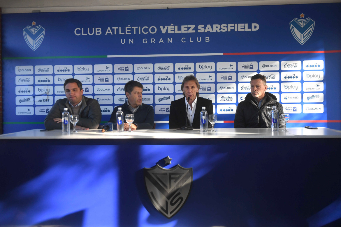 Ricardo Gareca se despidió de Vélez. Foto: Télam.