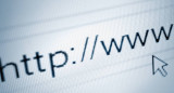 Las páginas confiables son aquellas que comienzan con "https://", siempre  que no estén remarcados en color rojo. Fuente: Unsplash.
