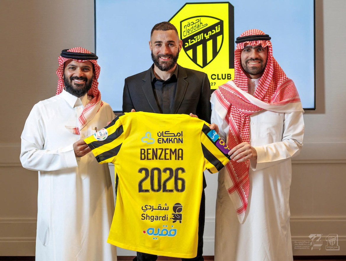 Presentación de Karim Benzema en el Al Ittihad. Foto: REUTERS.