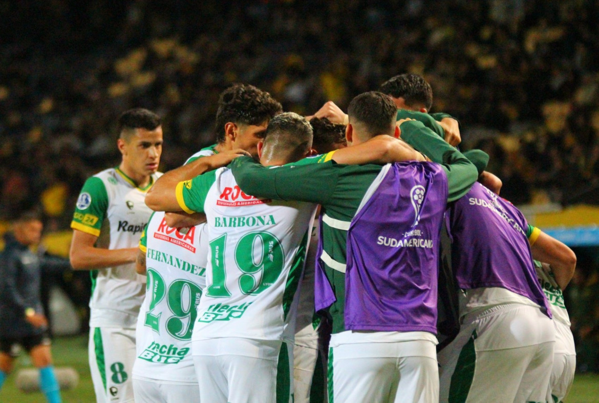 Defensa y Justicia goleó a Peñarol. Foto: Twitter @DefensayJus