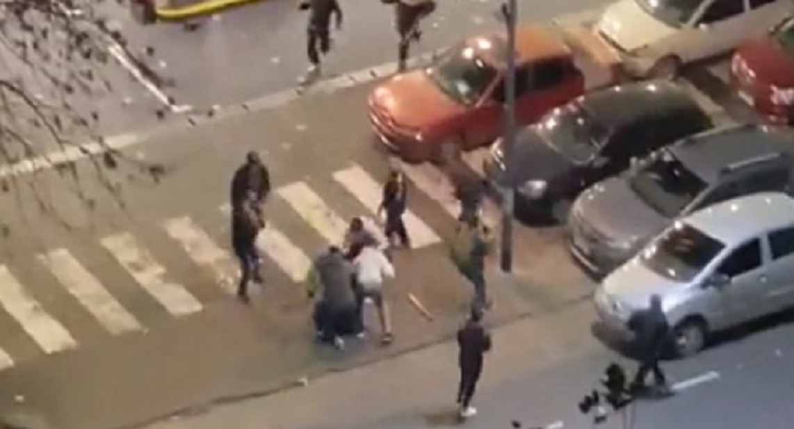 Incidentes entre barras de Boca y Colo Colo. Foto: NA/captura de video