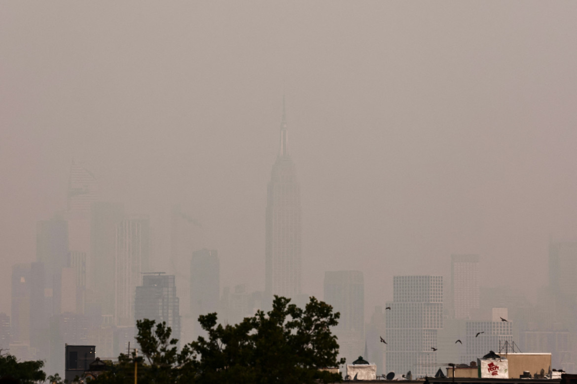 Los incendios perjudican Nueva York y Canadá. Foto: Reuters.