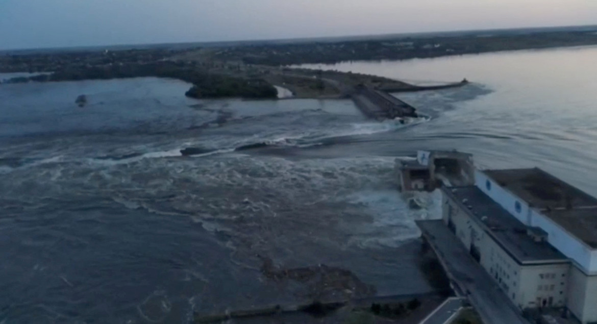 Destrucción de la represa en Jersón. Foto: Reuters.