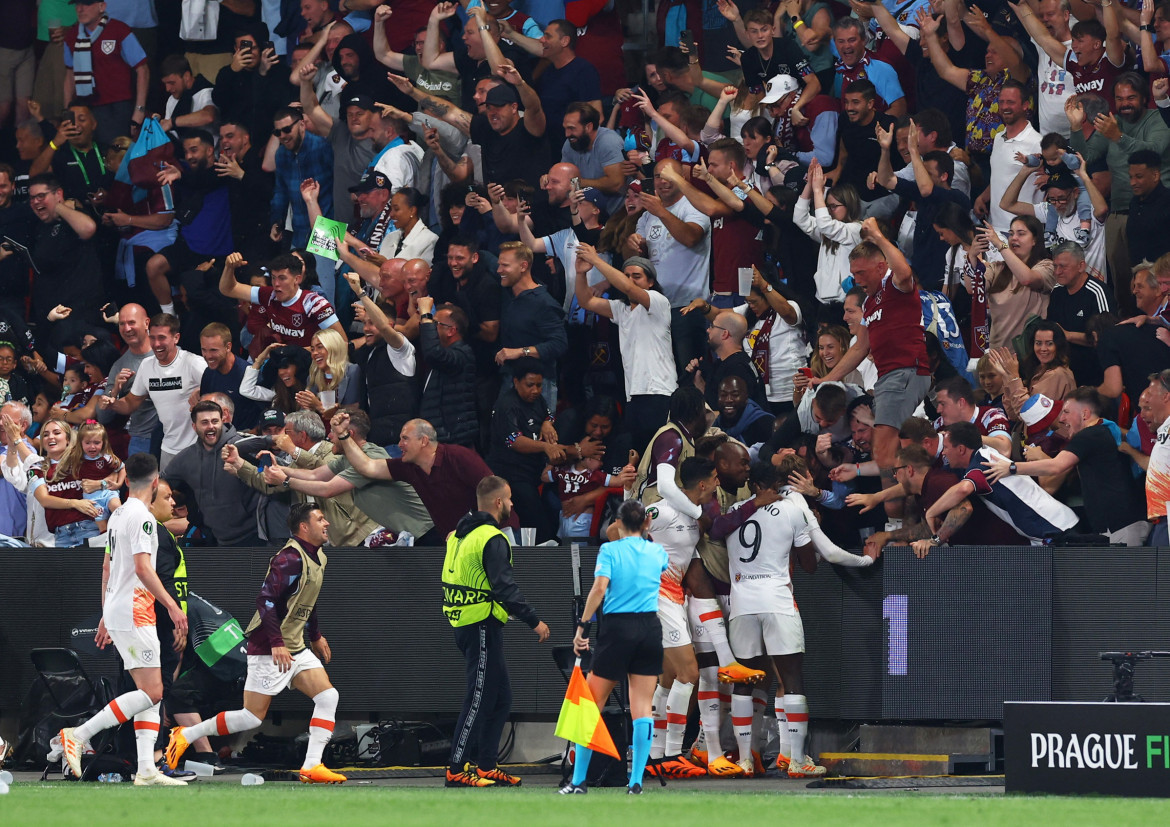 Festejo del West Ham ante la Fiorentina en la Conference League. Foto: REUTERS.