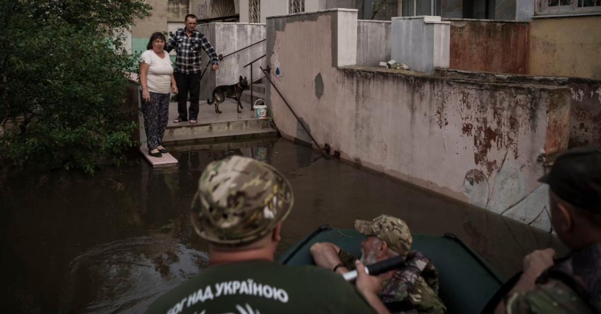 Los vecinos  de Jersón debieron evacuar sus viviendas. Fuente: Reuters.