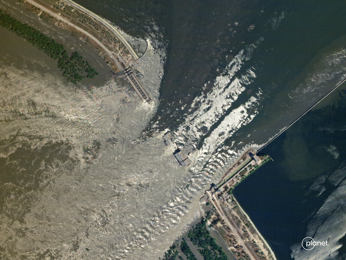 Represa Kajovka. Foto satelital Reuters