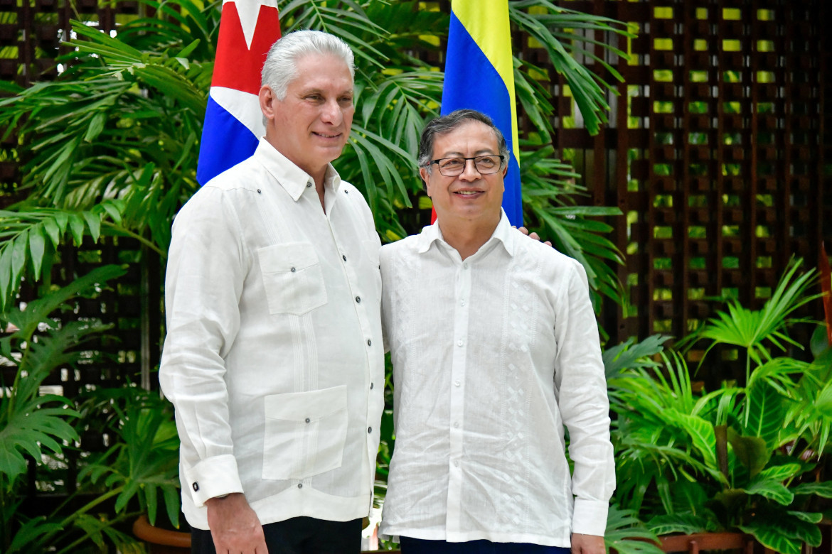 Gustavo Petro junto al presidente cubano, Miguel Díaz-Canel. Foto: Reuters.