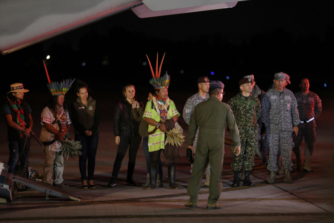 Los niños colombianos llegaron al aeropuerto. Foto: Reuters.